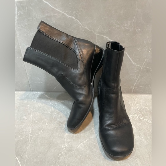 Kenneth Cole Reaction Shoes - Kenneth Cole Reaction Women’s Classic Black Leather Ankle Chelsea Boots Size 7